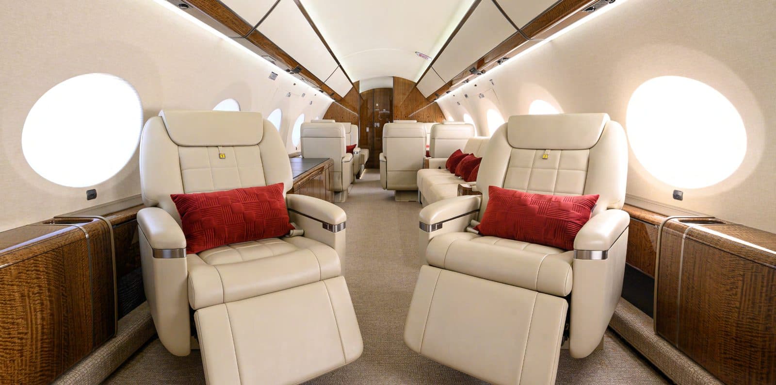Fully reclining seats · G650ER