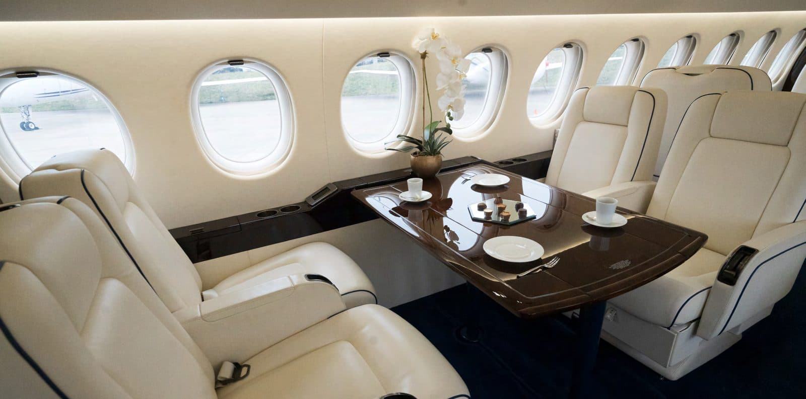 Dining & meetings · Falcon 7X