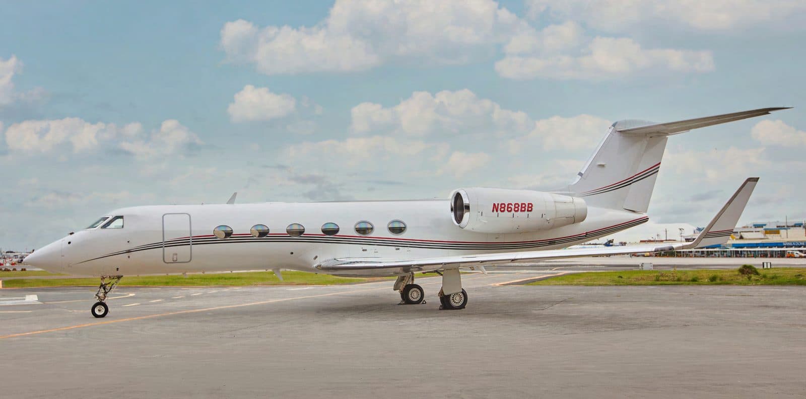 Gulfstream G450 exterior