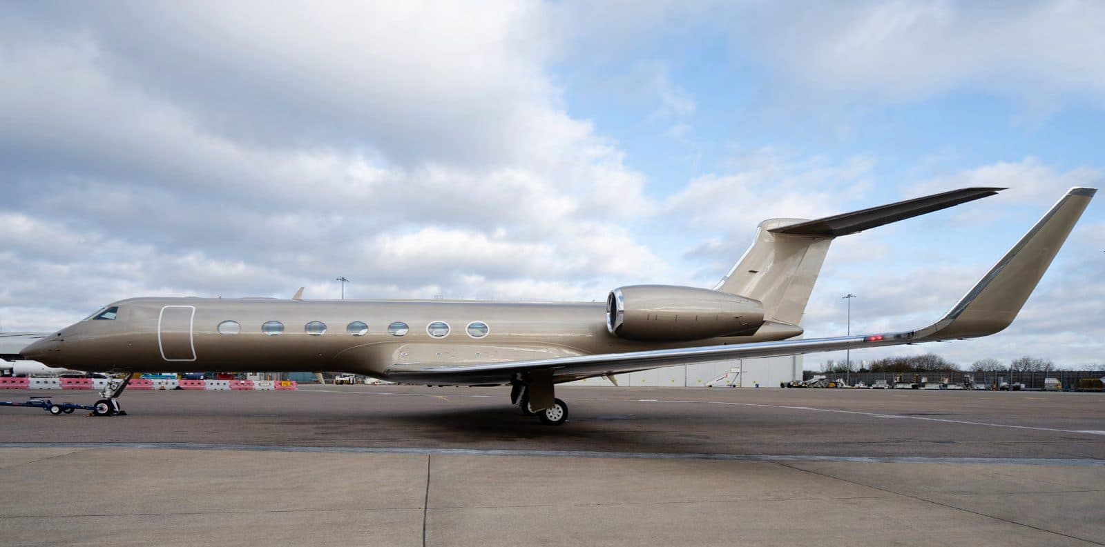 Gulfstream G550 exterior