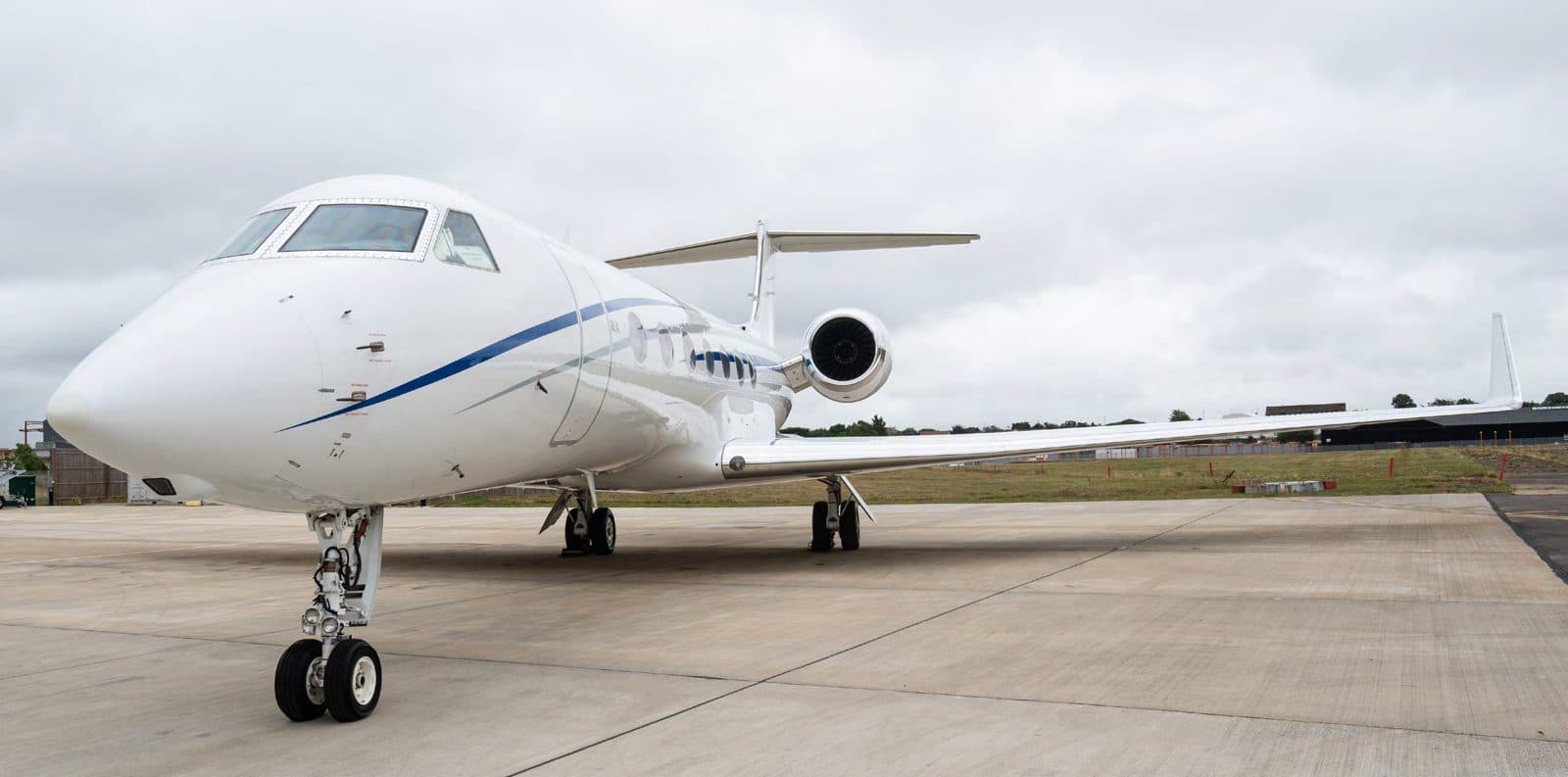 Gulfstream G550 exterior