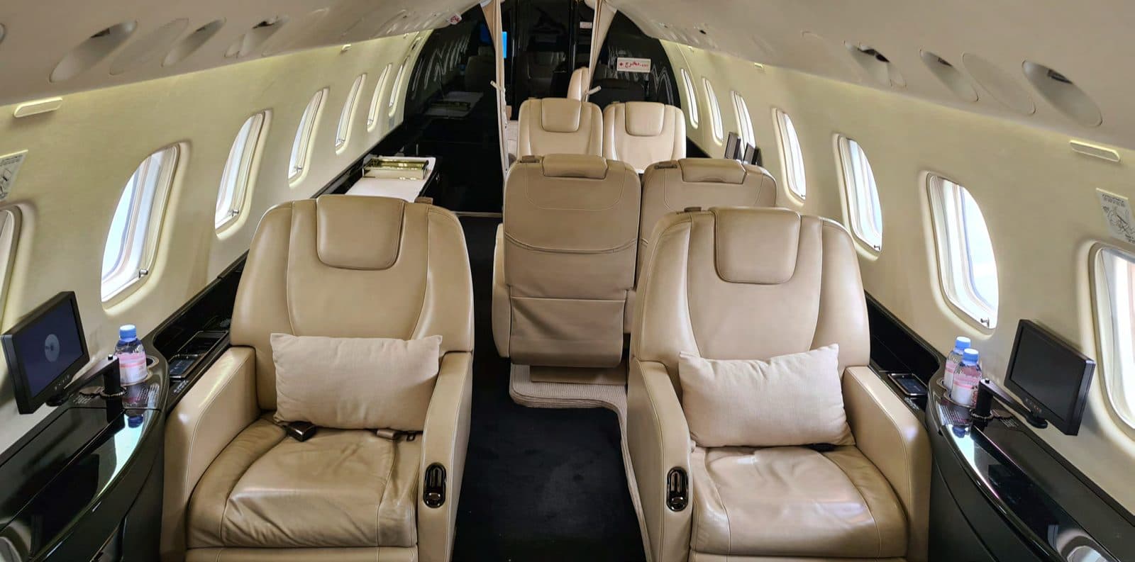 Embraer Legacy 650 cabin